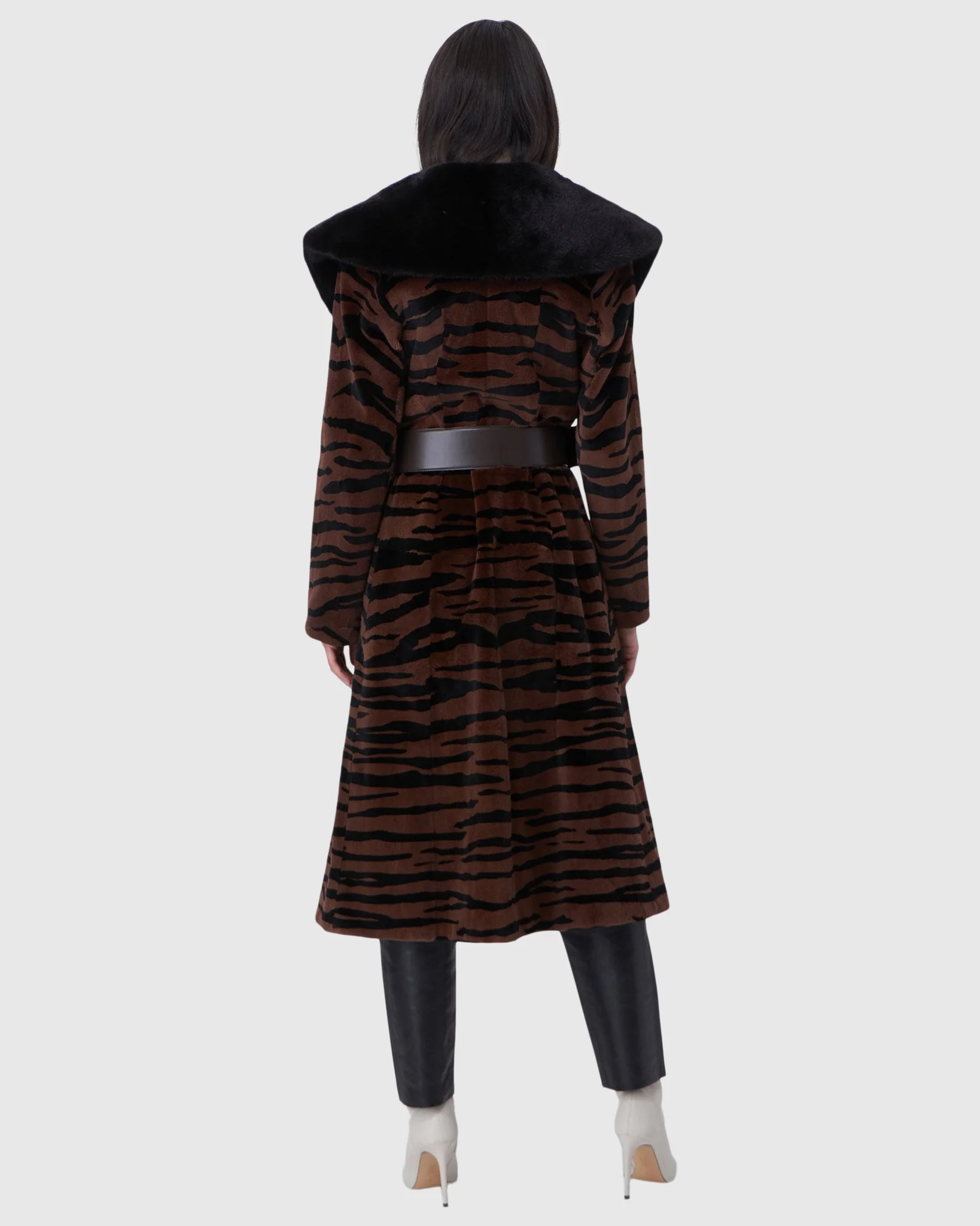 MINK SHORT COAT - Image 4