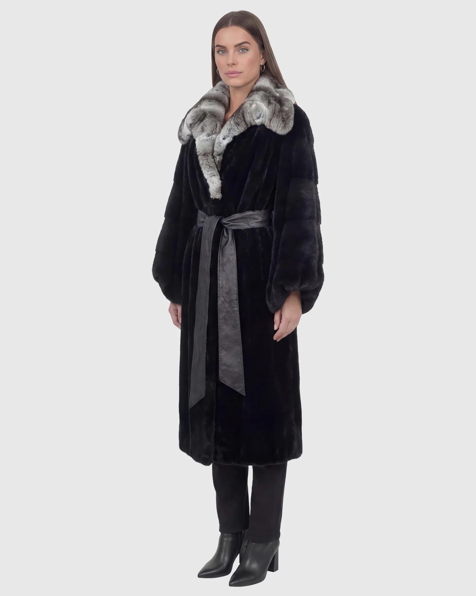 MINK SHORT COAT WITH CHINCHILLA COLLAR - Image 2