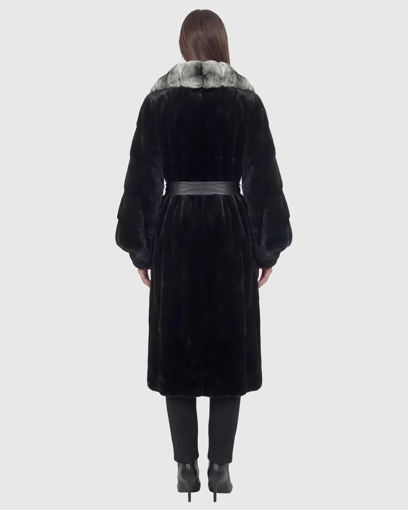MINK SHORT COAT WITH CHINCHILLA COLLAR - Image 4