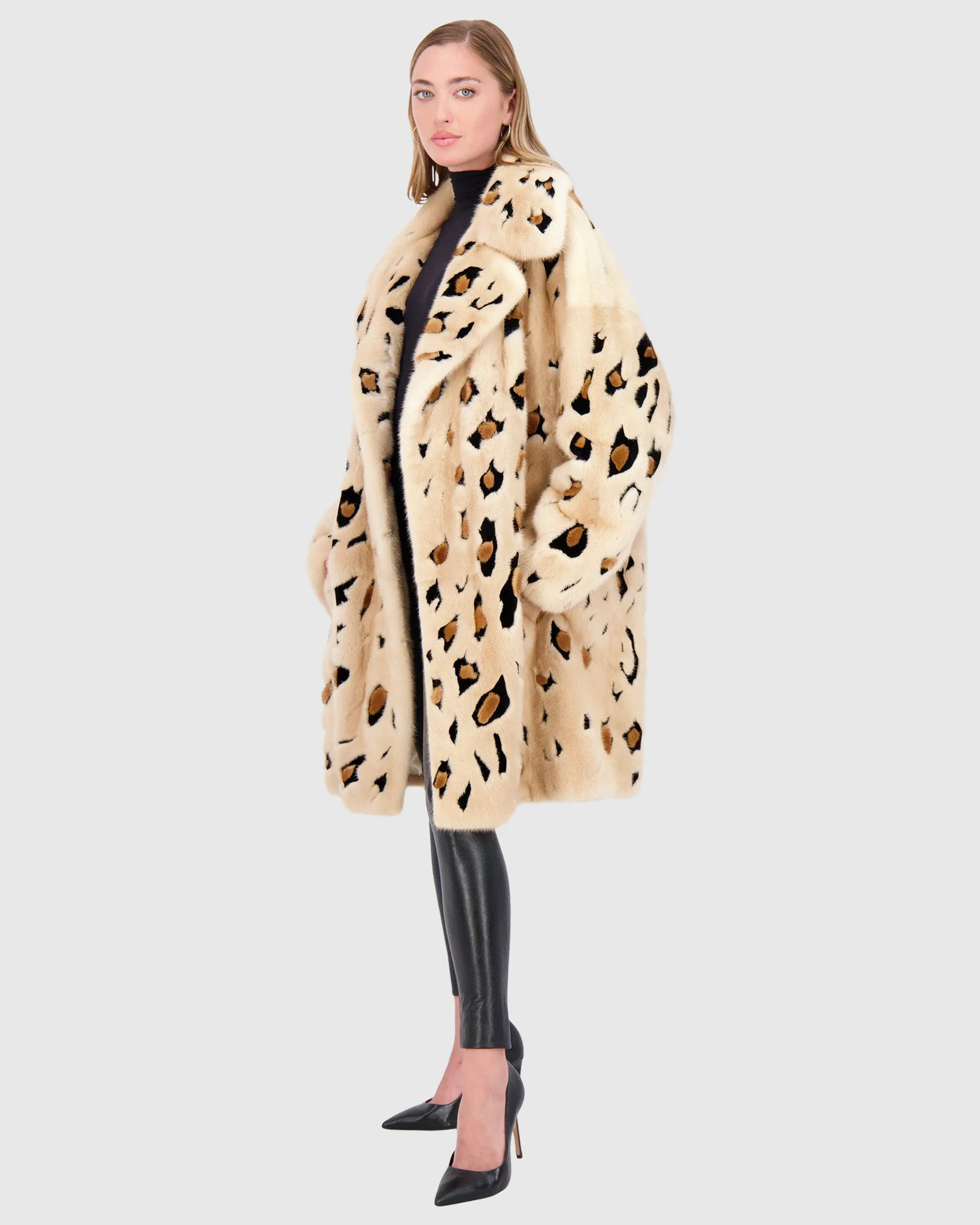 MINK SHORT COAT WITH CHEETA PRINT INTARSIA - Image 3