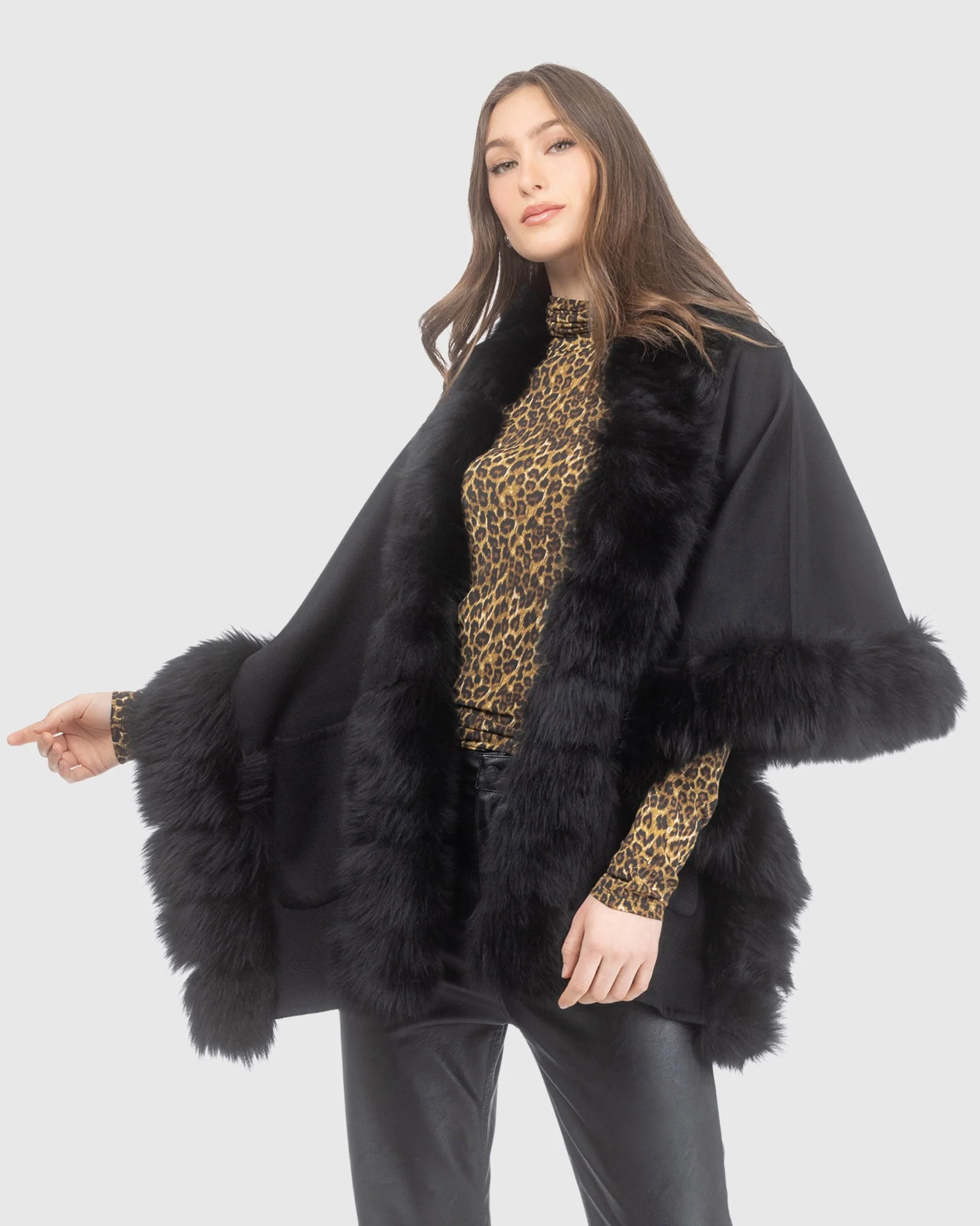 Reversible Shawl Crafted From Loro Piana Cashmere And Wool With Merinillo Shearling Lamb Trim - Image 4