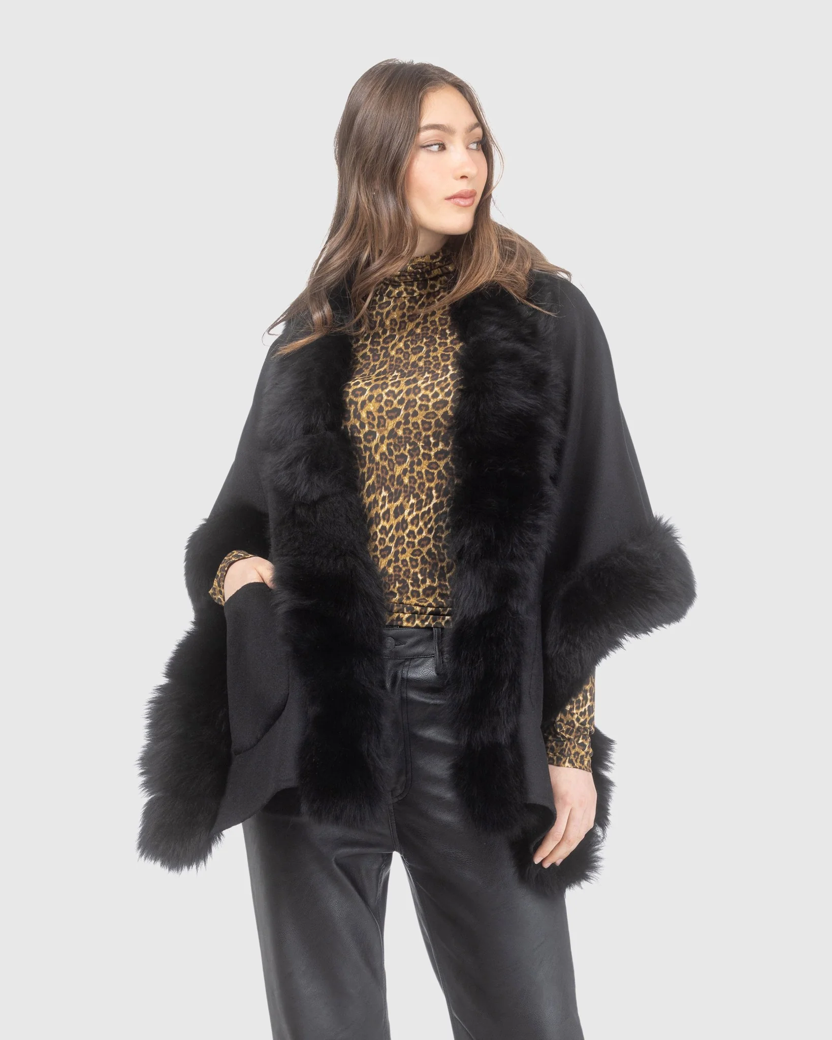 Reversible Shawl Crafted From Loro Piana Cashmere And Wool With Merinillo Shearling Lamb Trim - Image 6
