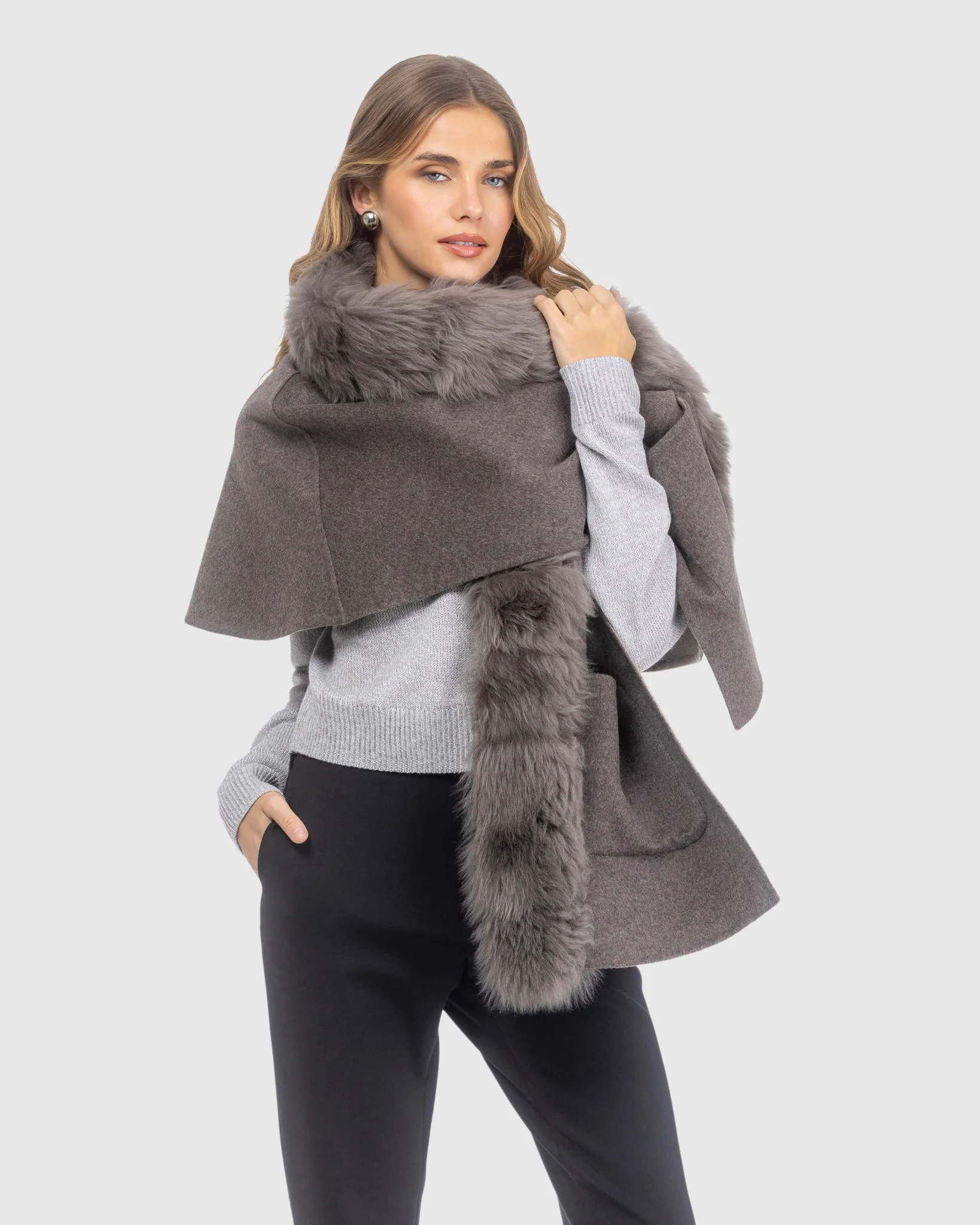REVERSIBLE LORO PIANA CASHMERE & WOOL SHAWL WITH MERINILLO SHEARLING LAMB TRIM - Image 3