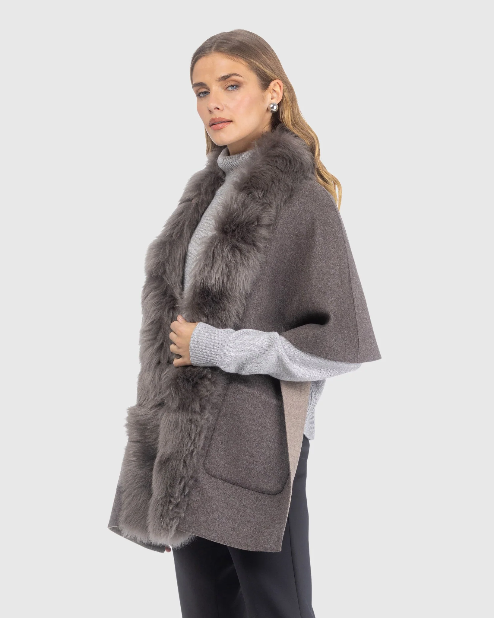 REVERSIBLE LORO PIANA CASHMERE & WOOL SHAWL WITH MERINILLO SHEARLING LAMB TRIM - Image 4