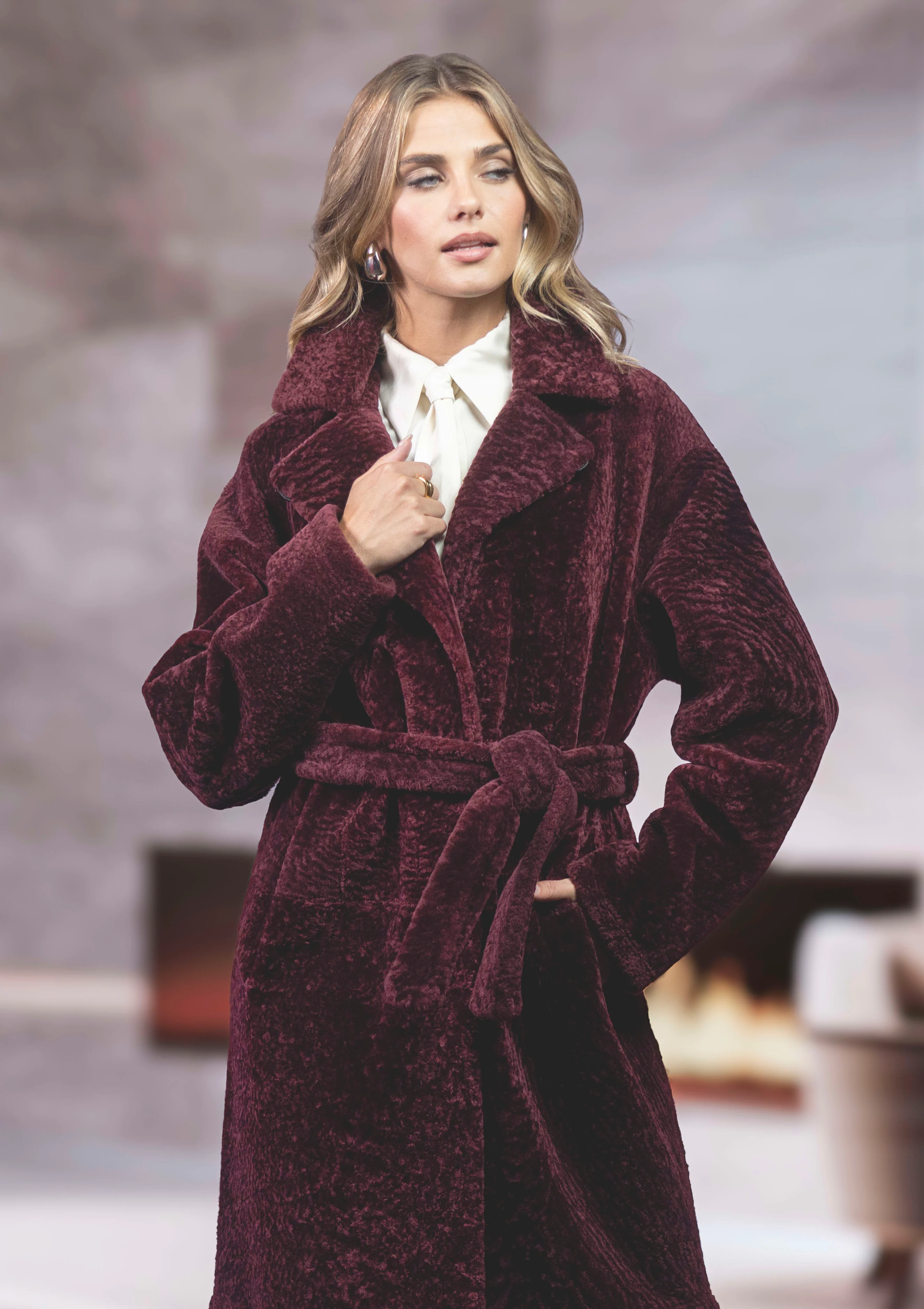Reversible Select Shearling Lamb Coat With Side Slits And Belt - Image 16