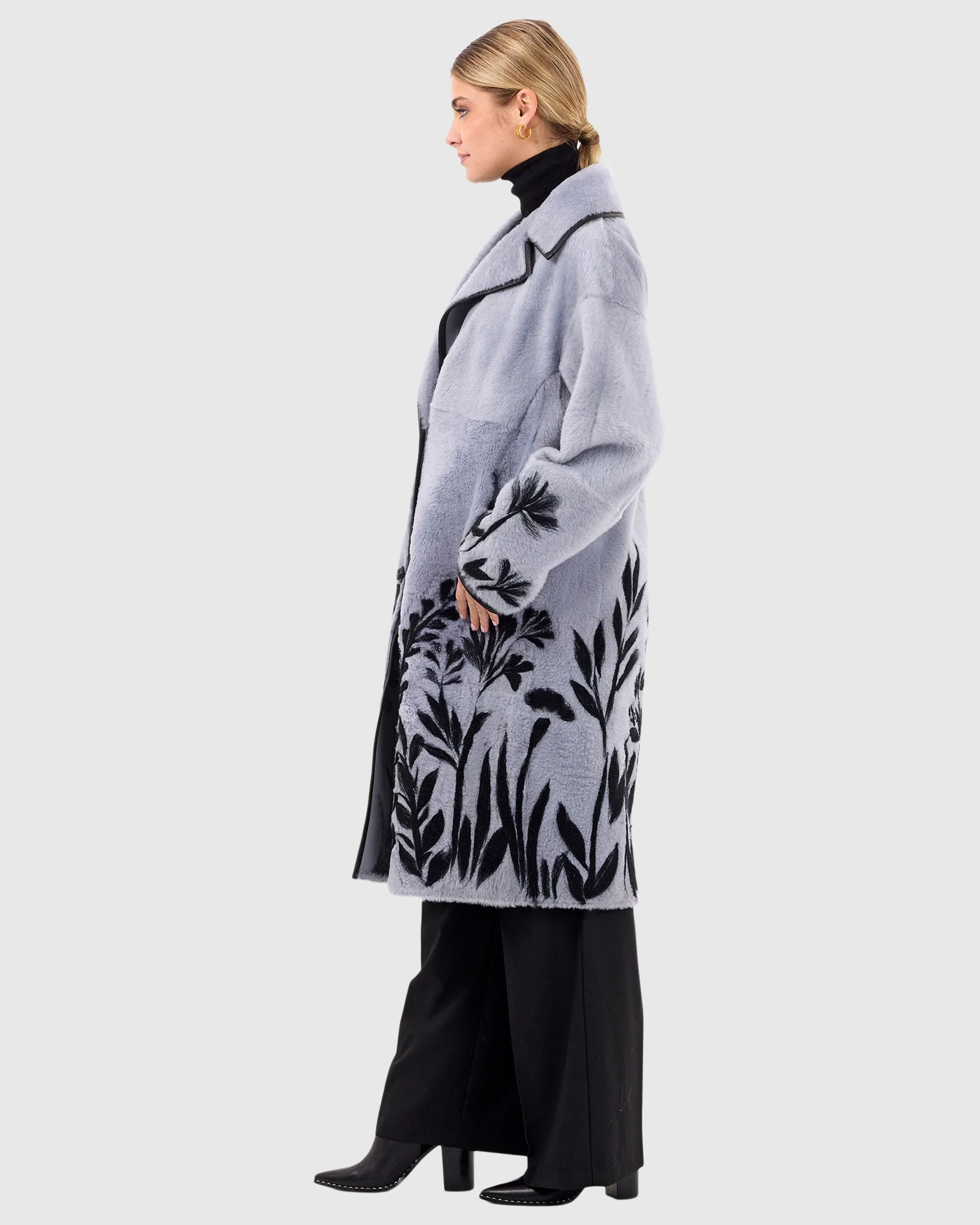 REVERSIBLE SHEARLING LAMB SHORT COAT WITH FLORAL EMBROIDERY - Image 2