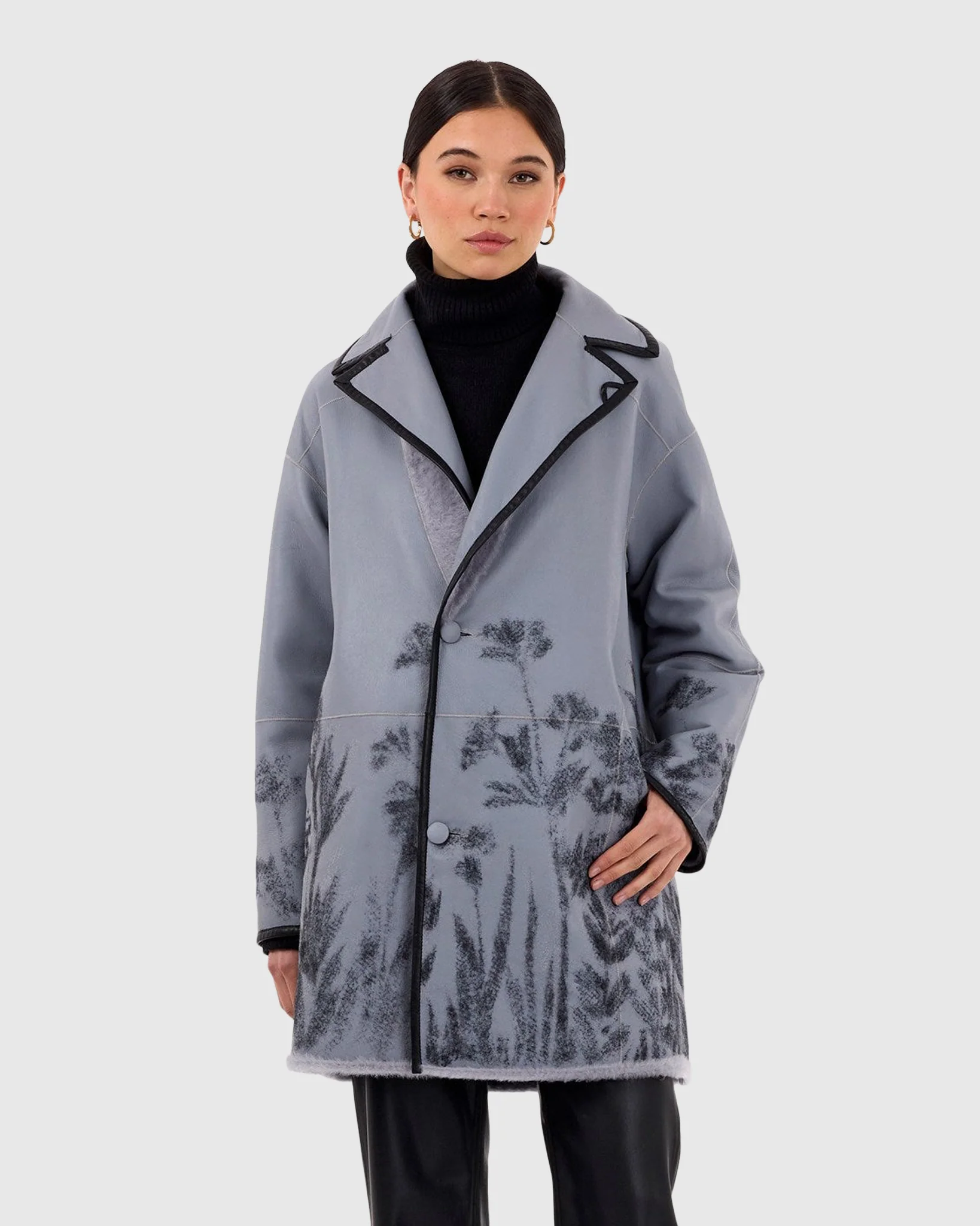 REVERSIBLE SHEARLING LAMB STROLLER WITH FLORAL EMBROIDERY - Image 3