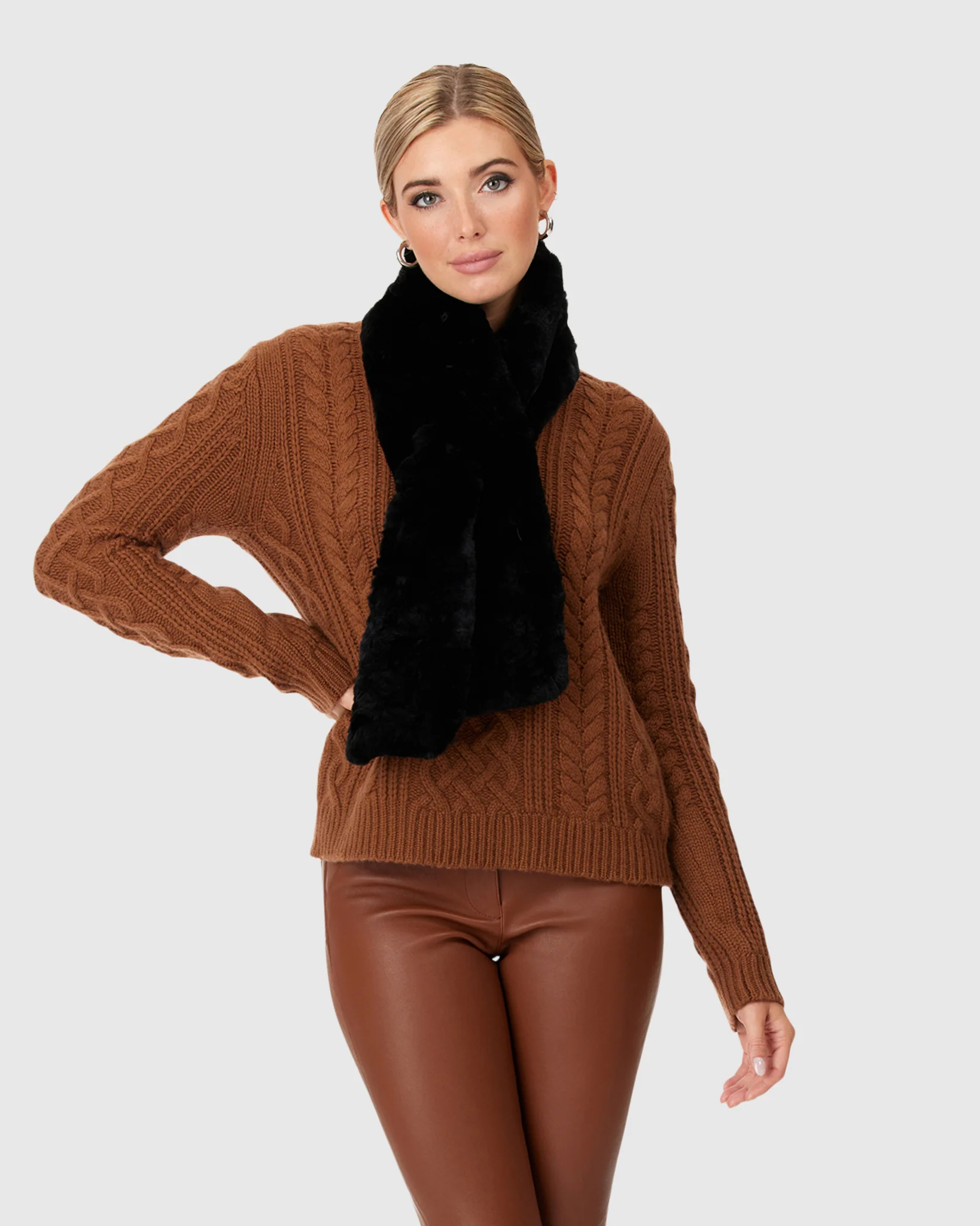 REX RABBIT KNIT PULL THROUGH SCARF - Image 3