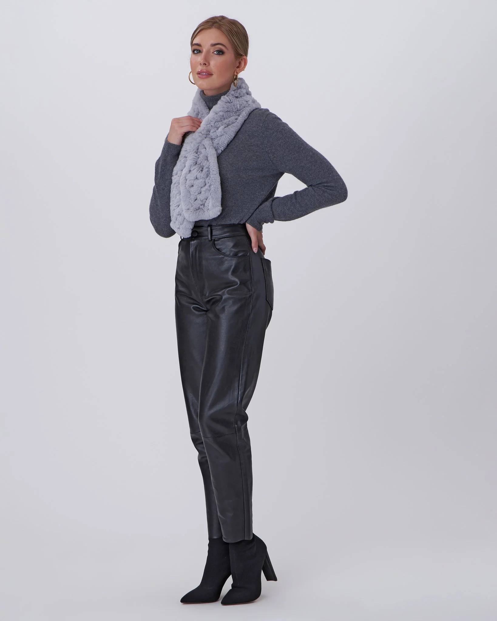 REX RABBIT KNIT PULL THROUGH SCARF - Image 6