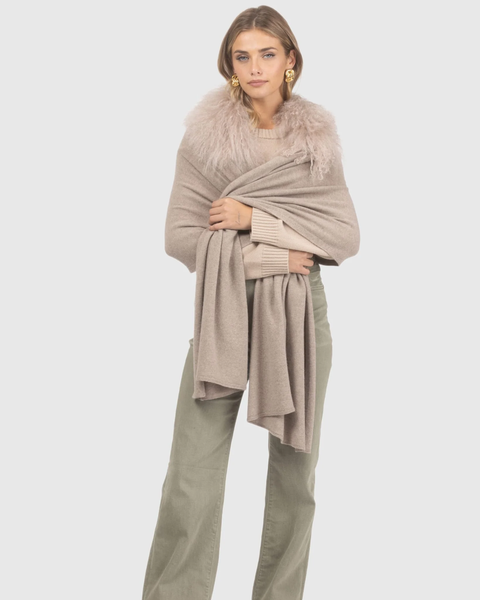 SELECT CASHMERE AND MERINO WOOL BLEND STOLE WITH SELECT MONGOLIAN LAMB TRIM - Image 13