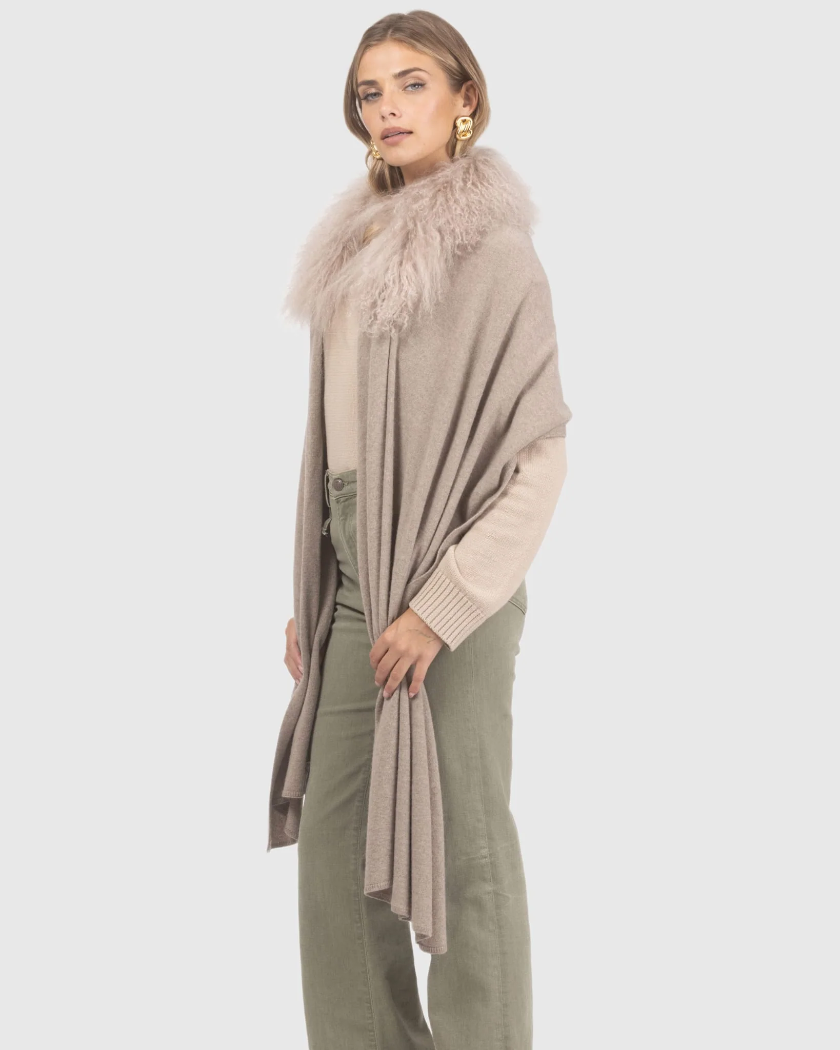 SELECT CASHMERE AND MERINO WOOL BLEND STOLE WITH SELECT MONGOLIAN LAMB TRIM - Image 15