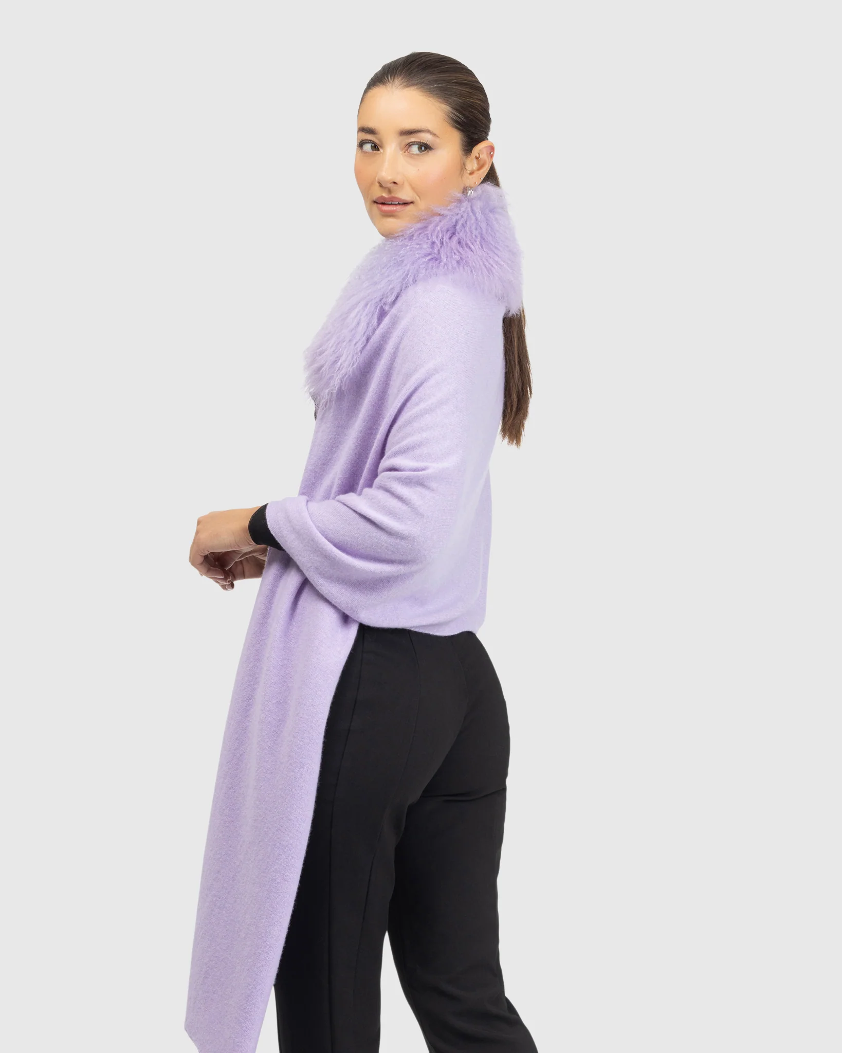SELECT CASHMERE AND MERINO WOOL BLEND STOLE WITH SELECT MONGOLIAN LAMB TRIM - Image 4