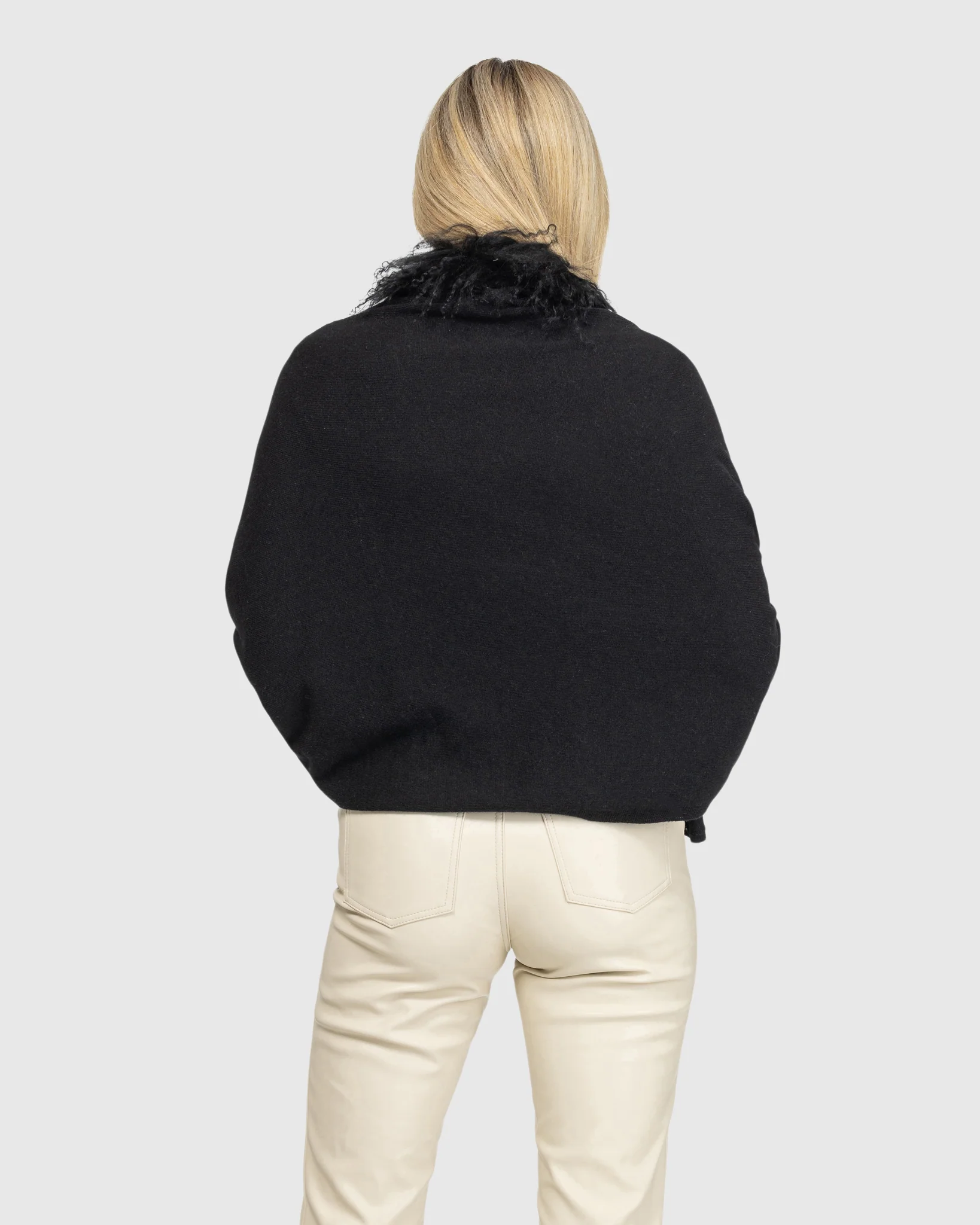 SELECT CASHMERE AND MERINO WOOL BLEND STOLE WITH SELECT MONGOLIAN LAMB TRIM - Image 10