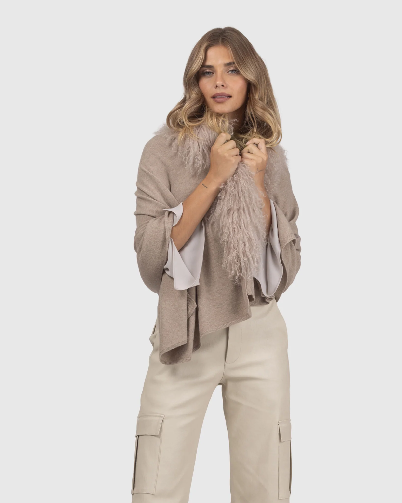 SELECT CASHMERE AND MERINO WOOL BLEND STOLE WITH SELECT MONGOLIAN LAMB TRIM - Image 13