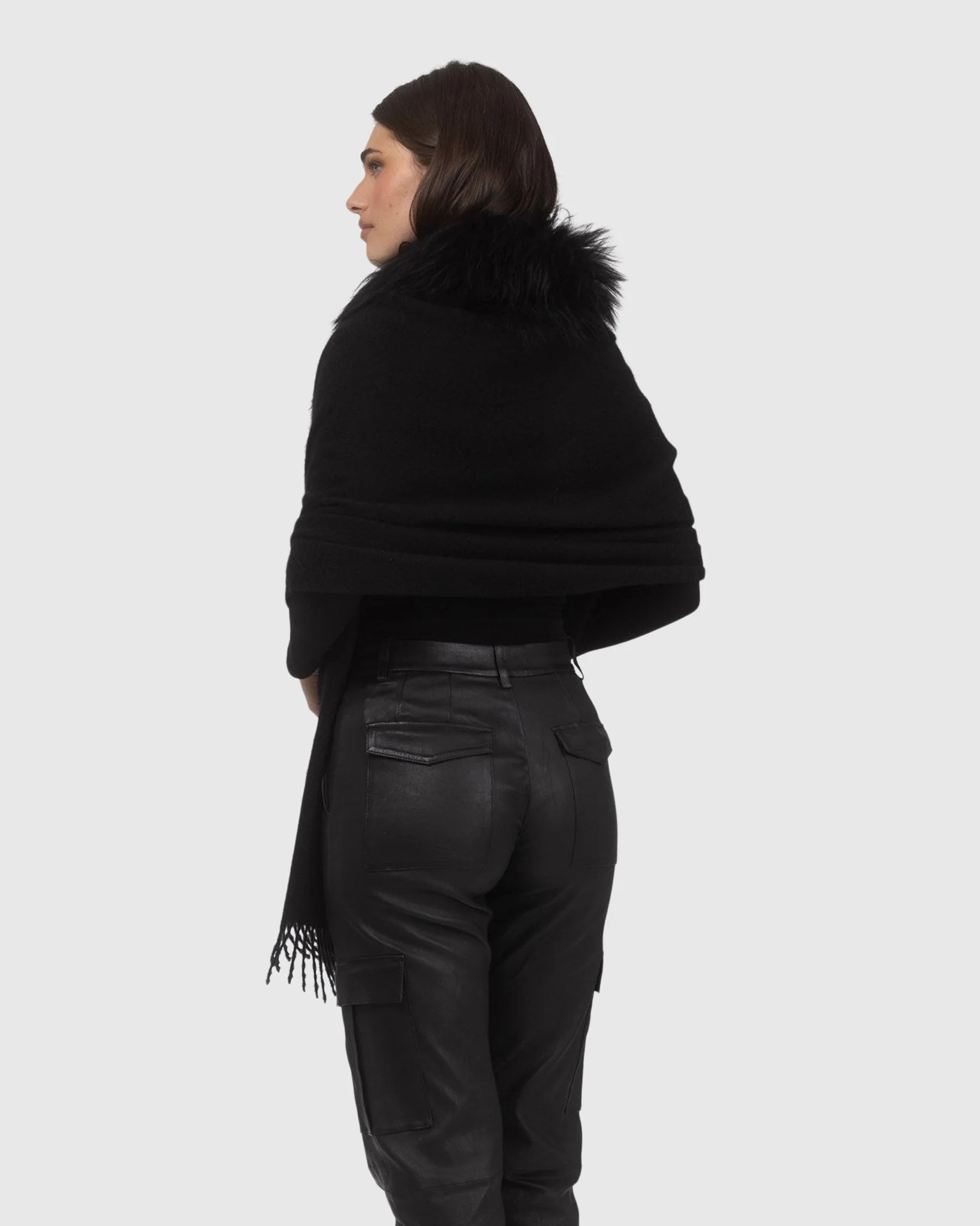 SELECT CASHMERE STOLE WITH SELECT LAMB COLLAR - Image 13