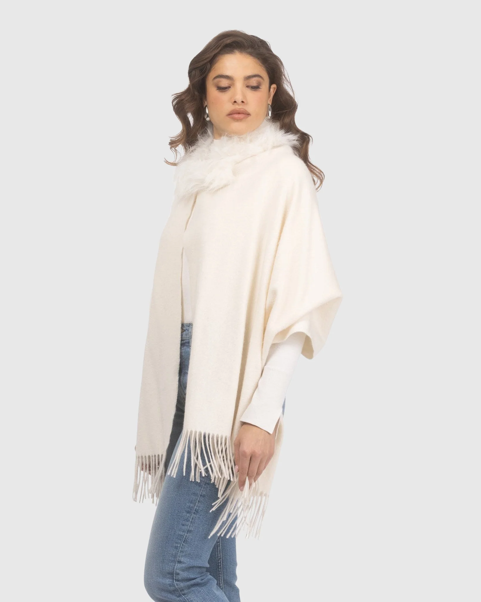 SELECT CASHMERE STOLE WITH SELECT LAMB COLLAR - Image 36