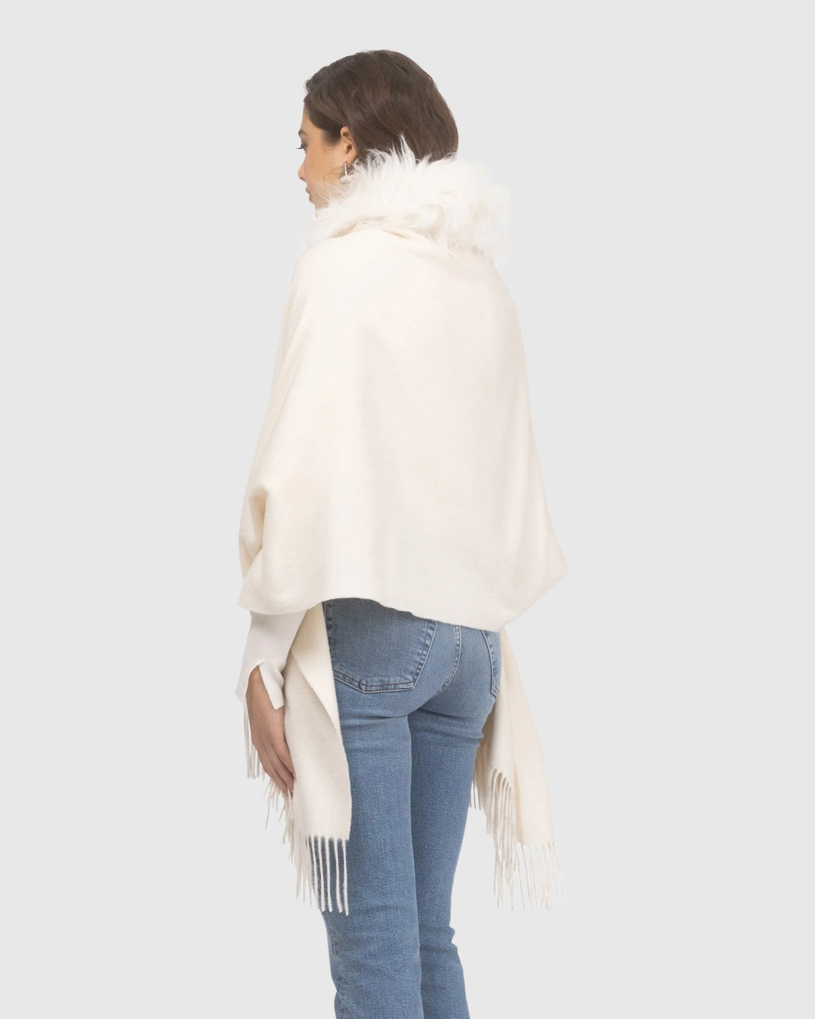 SELECT CASHMERE STOLE WITH SELECT LAMB COLLAR - Image 37