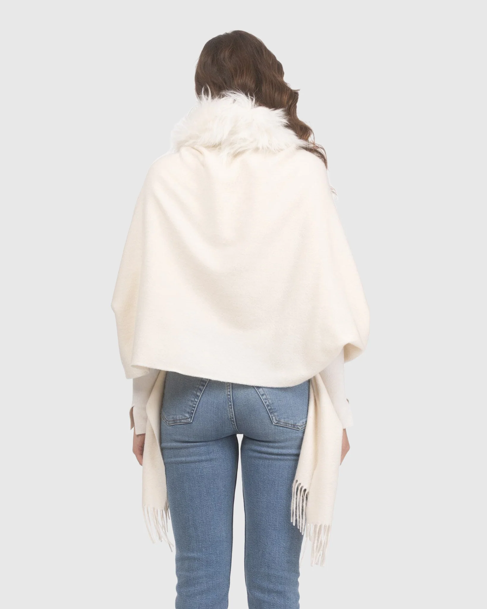 SELECT CASHMERE STOLE WITH SELECT LAMB COLLAR - Image 38