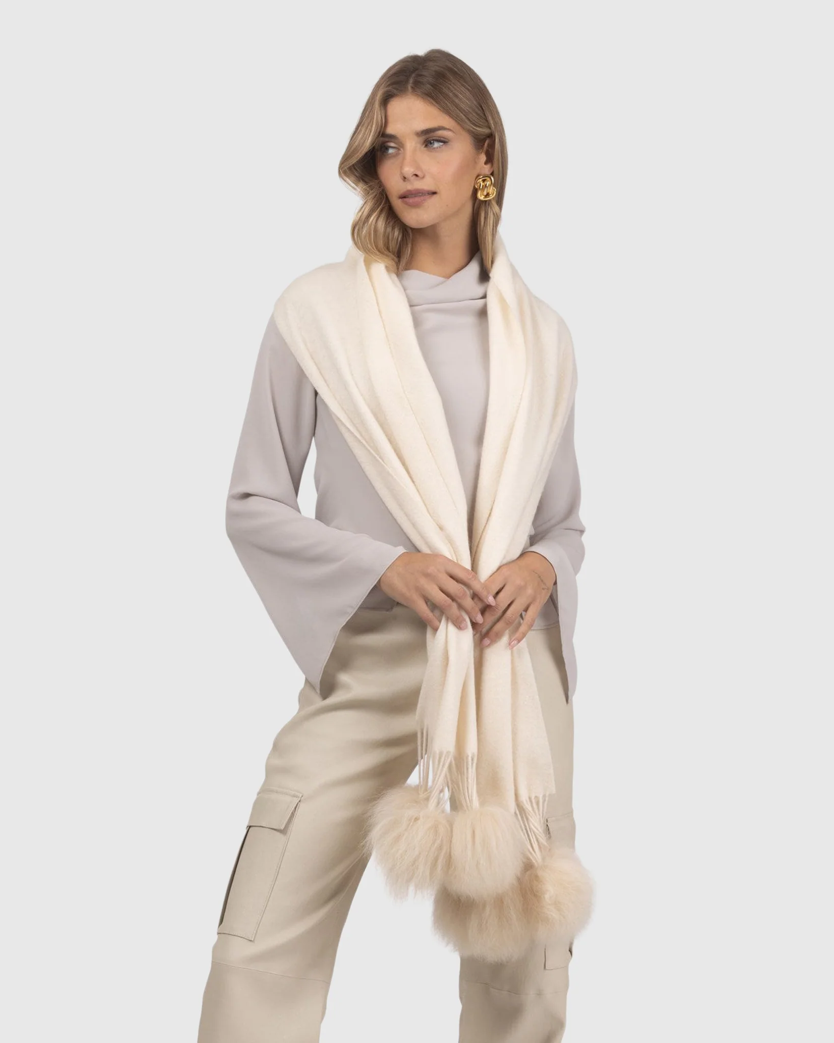 SELECT CASHMERE STOLE WITH SELECT LAMB POMPOMS - Image 3