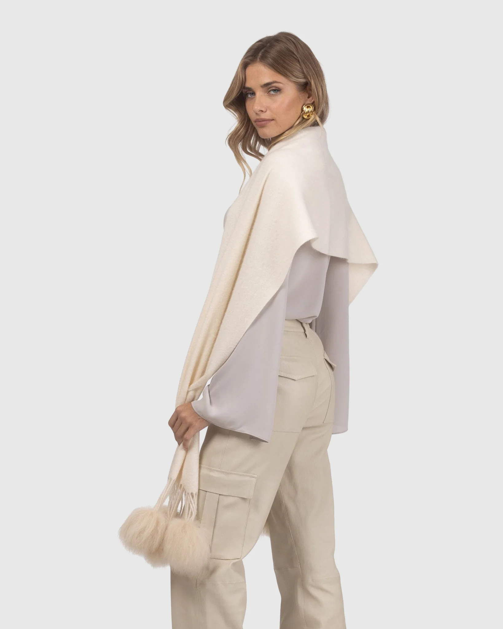 SELECT CASHMERE STOLE WITH SELECT LAMB POMPOMS - Image 4