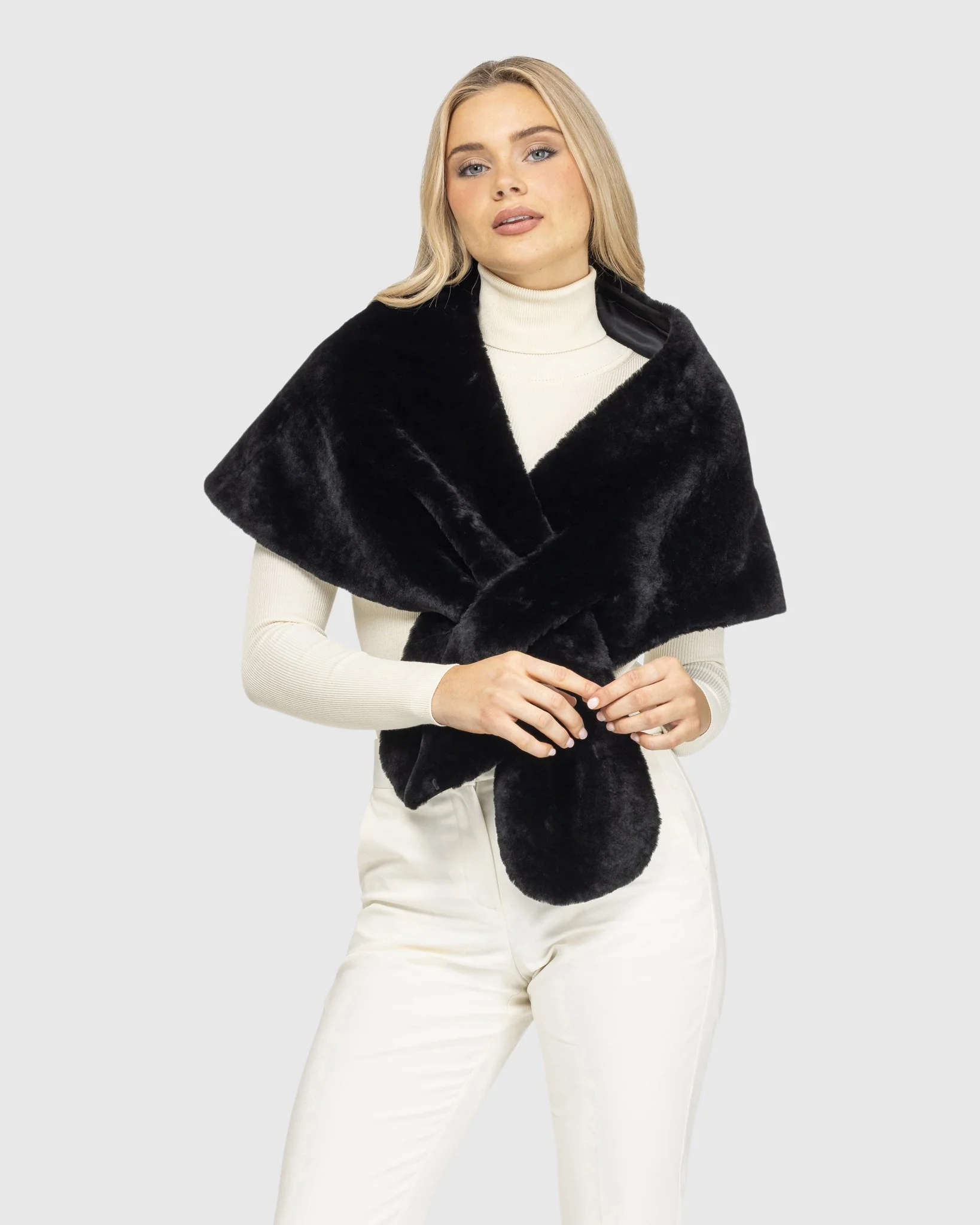 SELECT SHEARLING LAMB STOLE