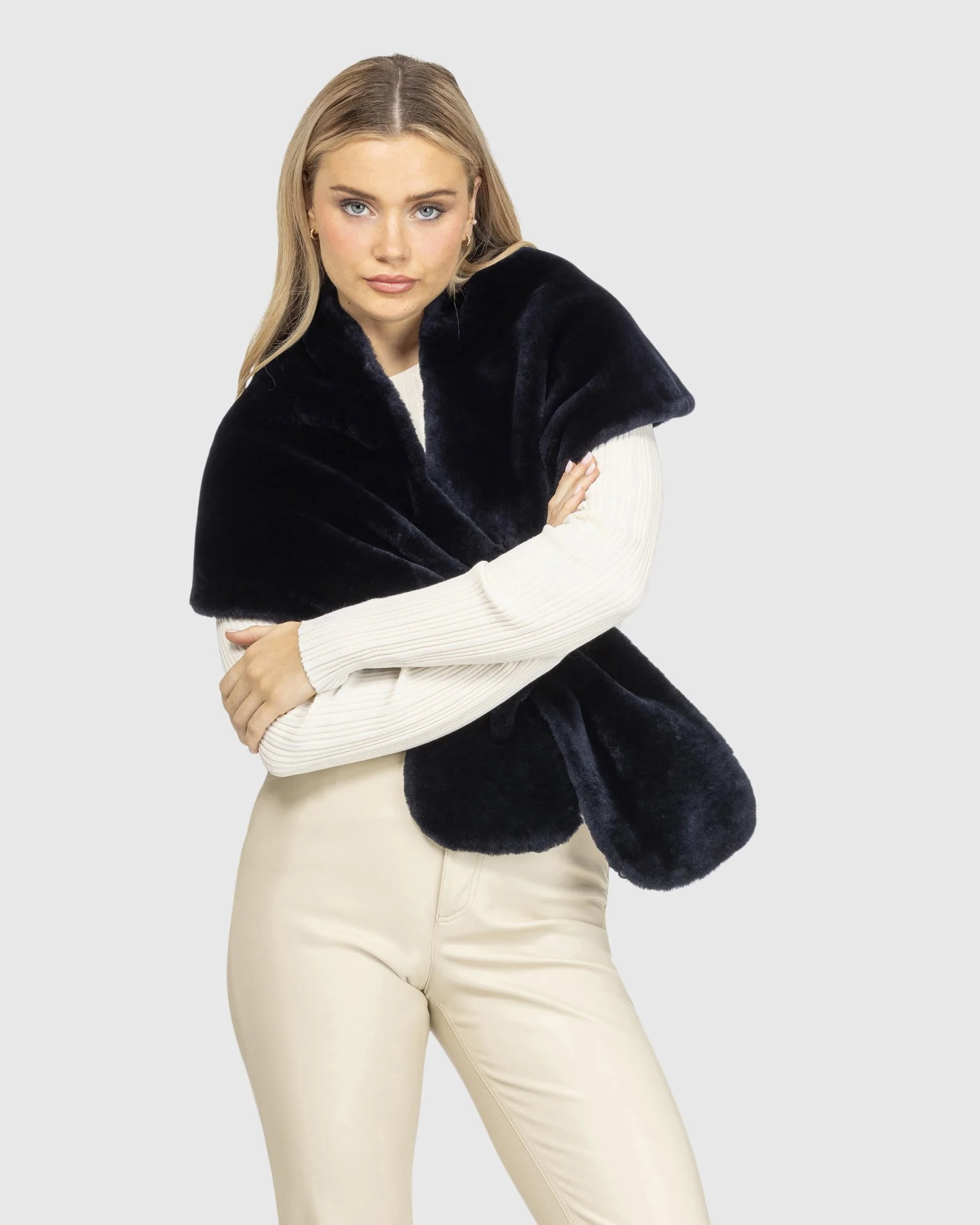 SELECT SHEARLING LAMB STOLE - Image 10