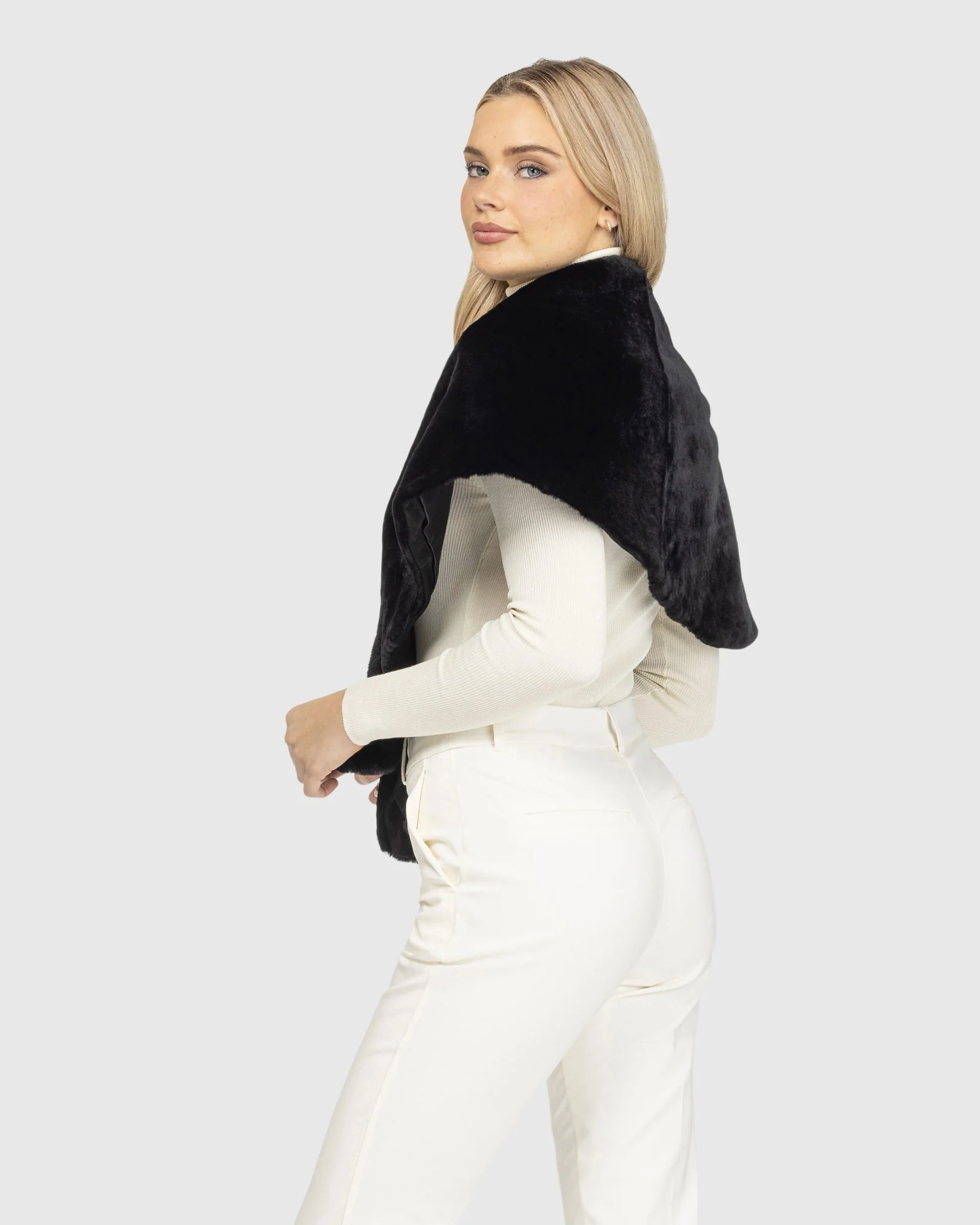 SELECT SHEARLING LAMB STOLE - Image 2
