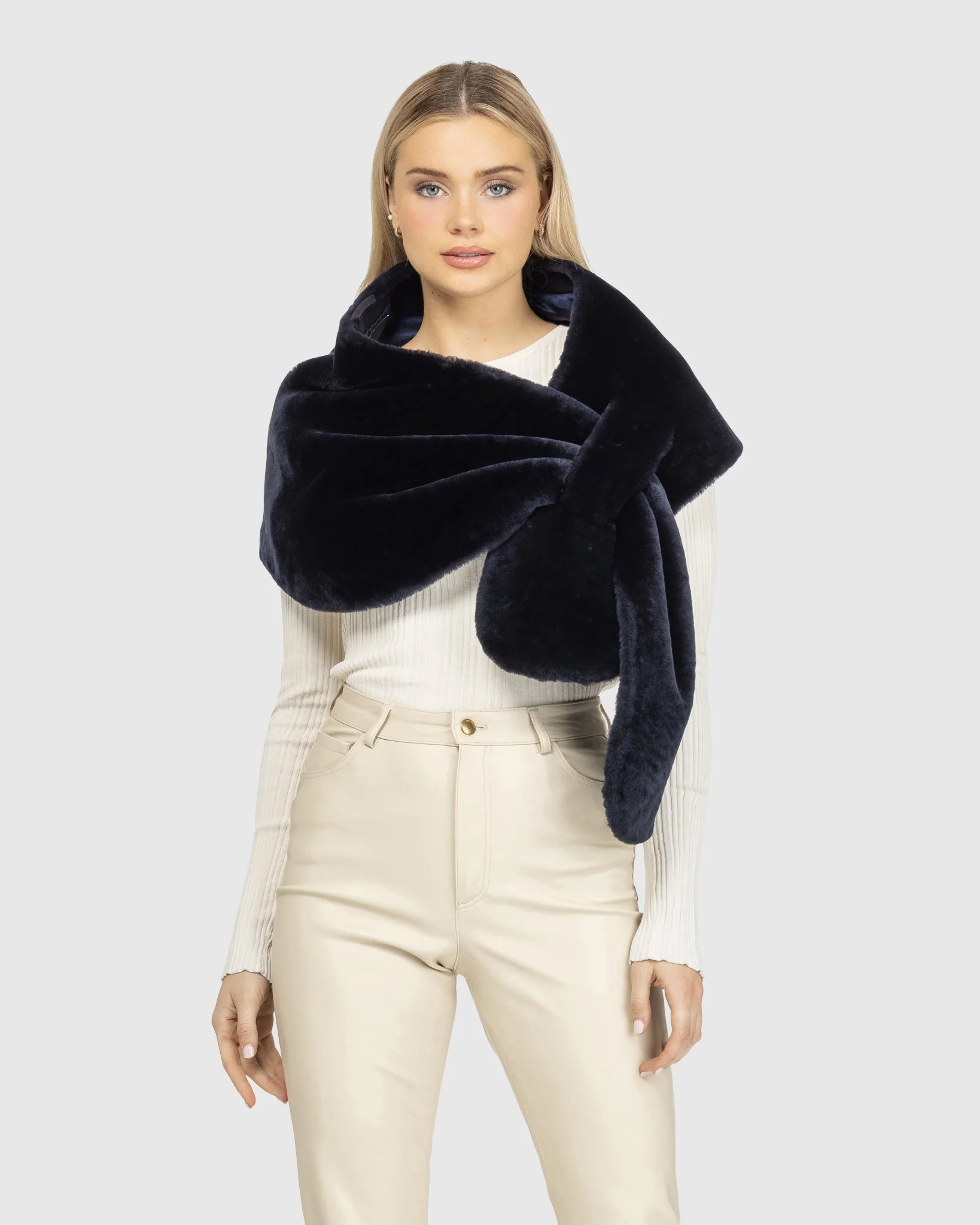 SELECT SHEARLING LAMB STOLE - Image 5