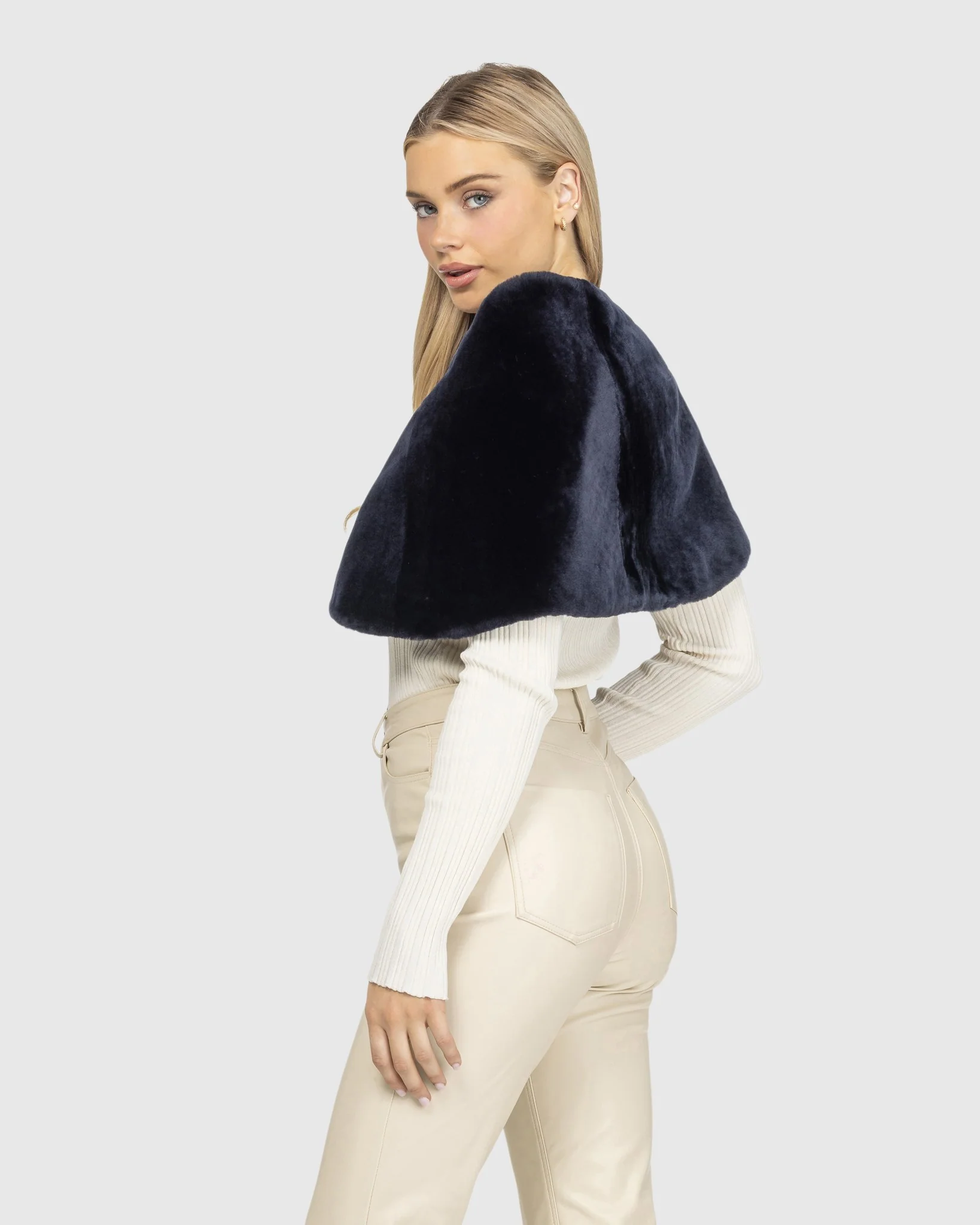 SELECT SHEARLING LAMB STOLE - Image 7
