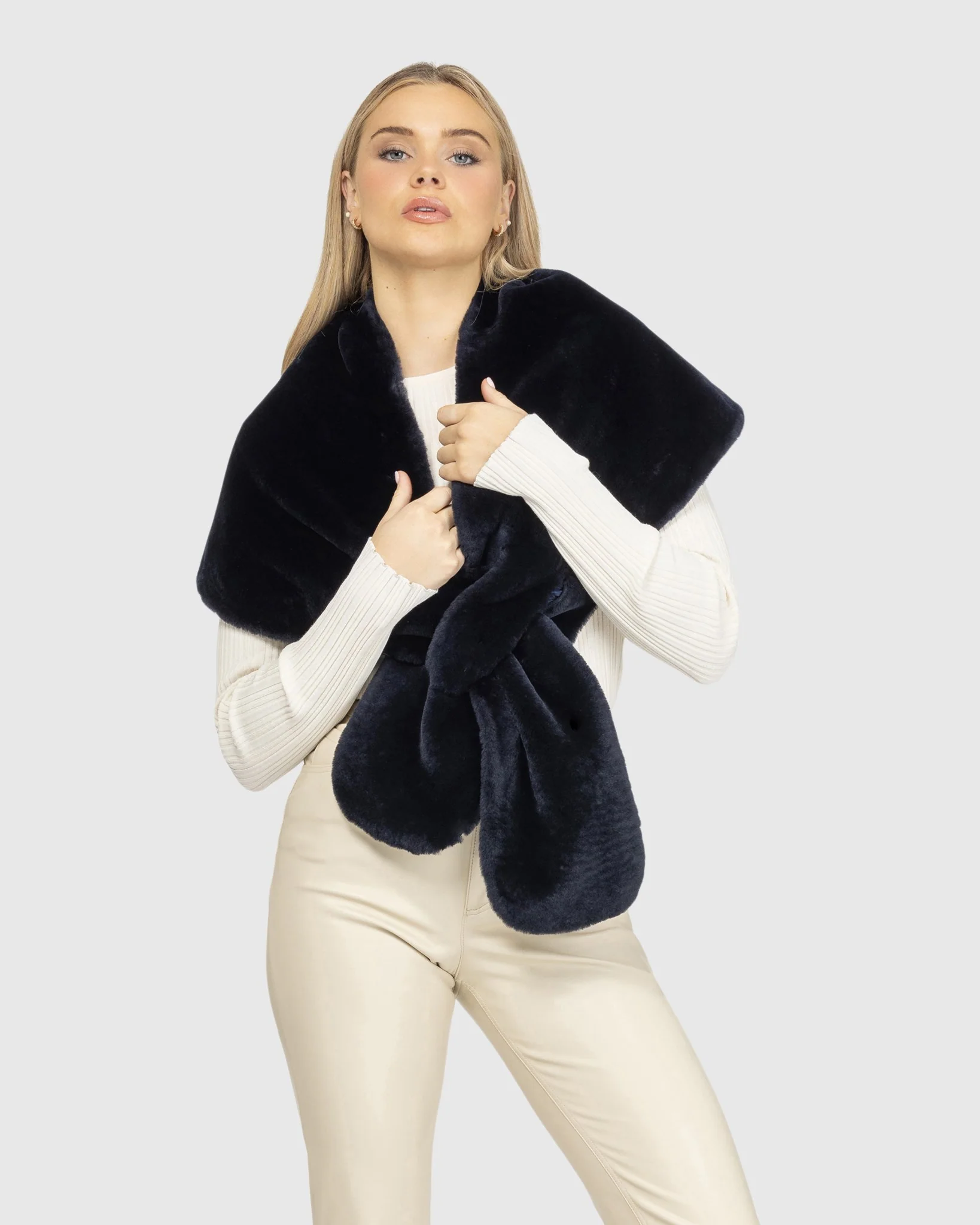SELECT SHEARLING LAMB STOLE - Image 9