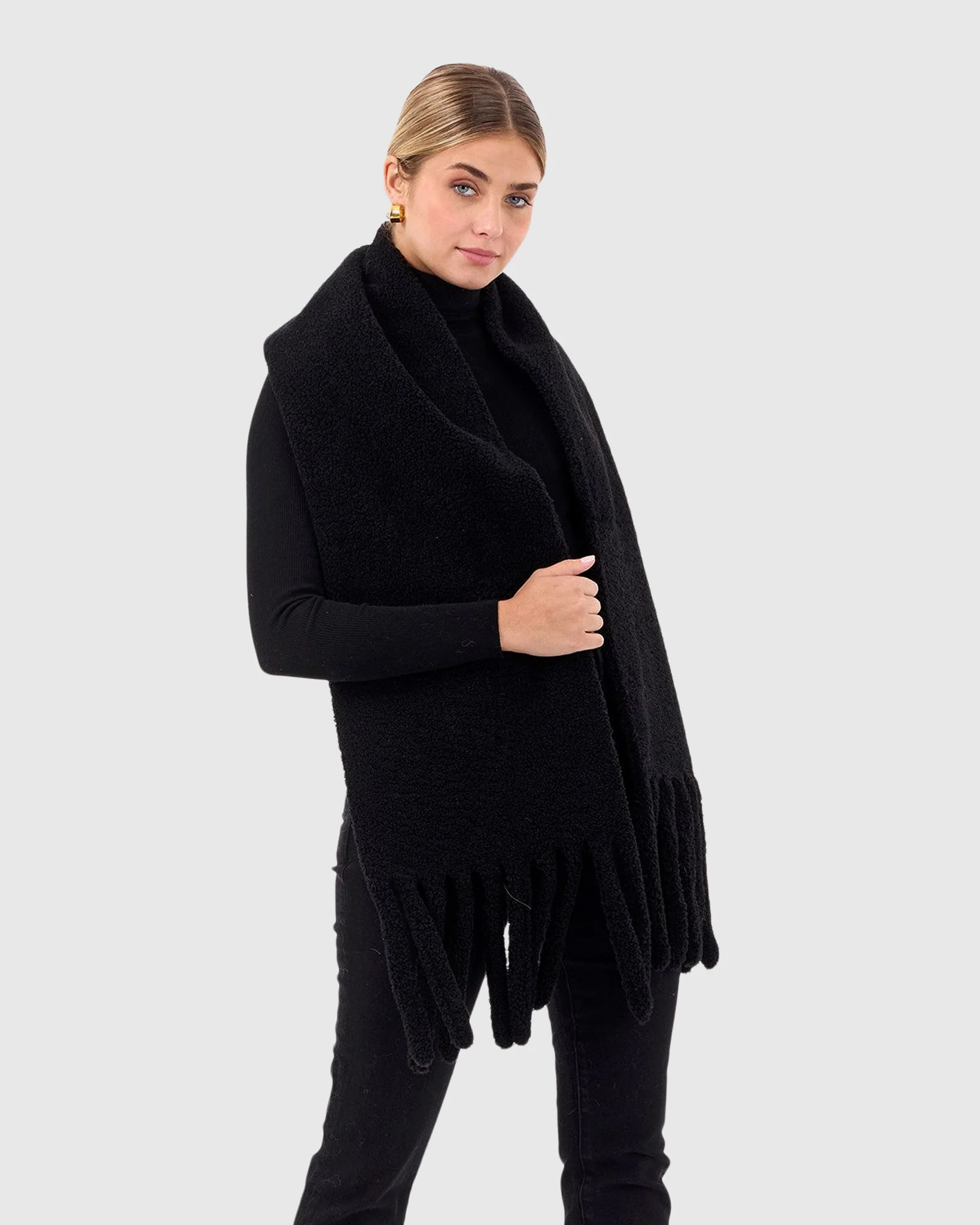 SILKY SHEARLING LAMB STOLE WITH FRINGES - Image 10