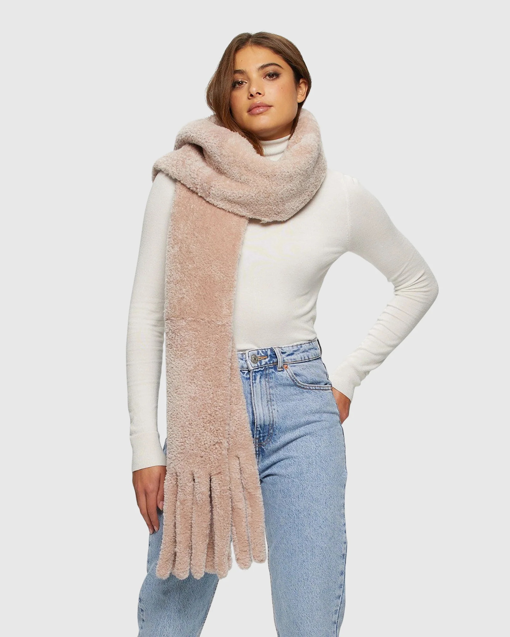 SILKY SHEARLING LAMB STOLE WITH FRINGES - Image 3