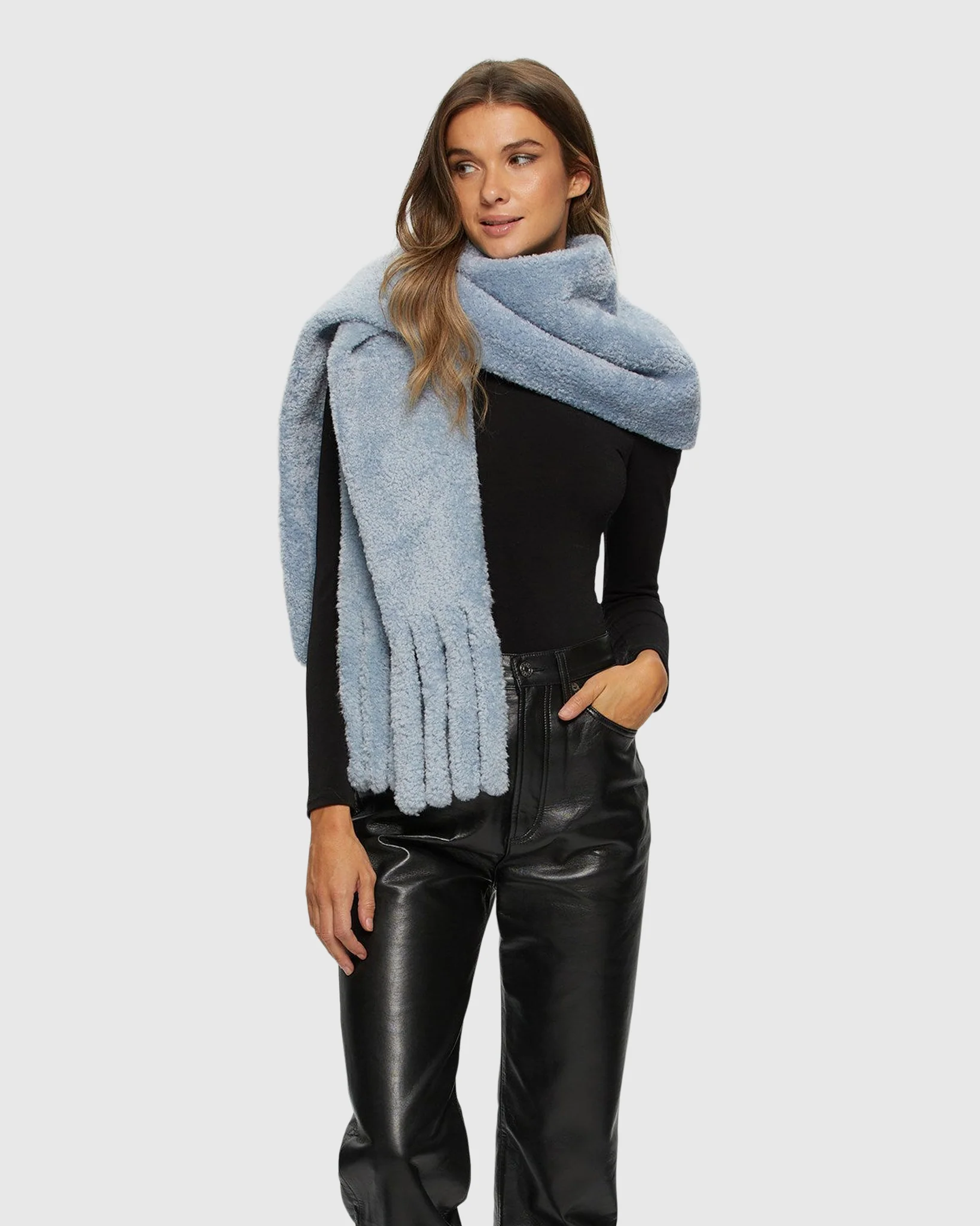 SILKY SHEARLING LAMB STOLE WITH FRINGES - Image 7