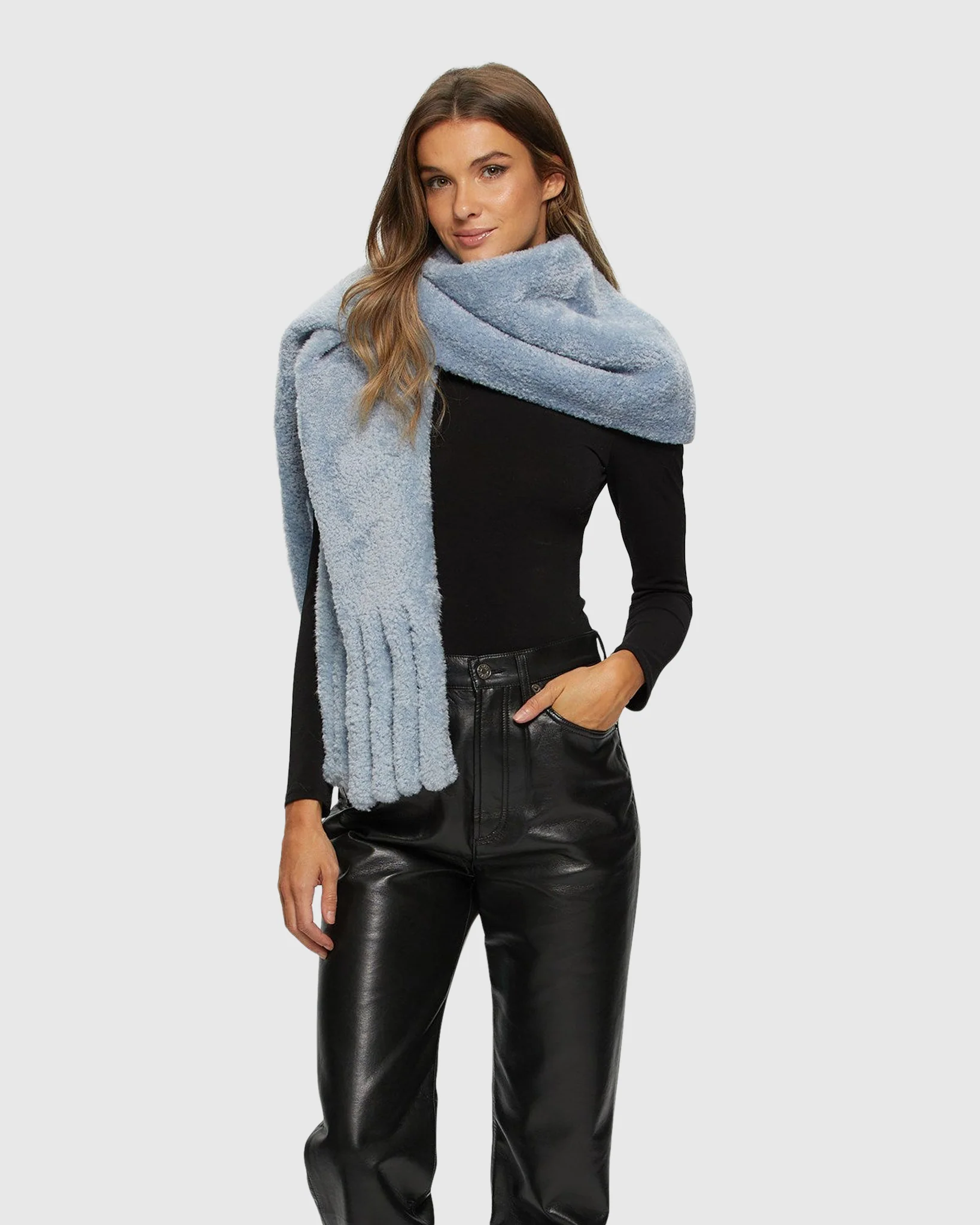 SILKY SHEARLING LAMB STOLE WITH FRINGES - Image 8