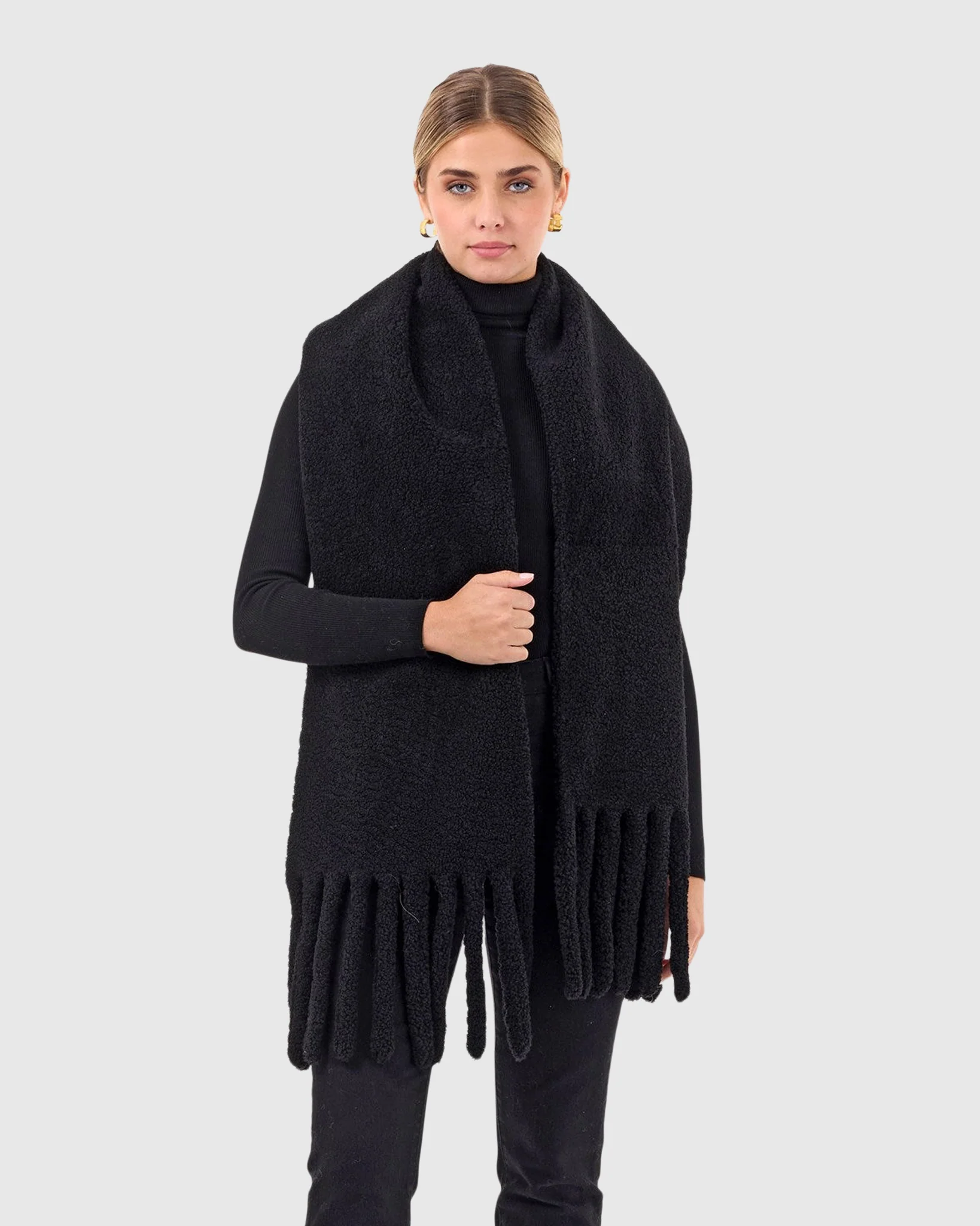 SILKY SHEARLING LAMB STOLE WITH FRINGES - Image 9