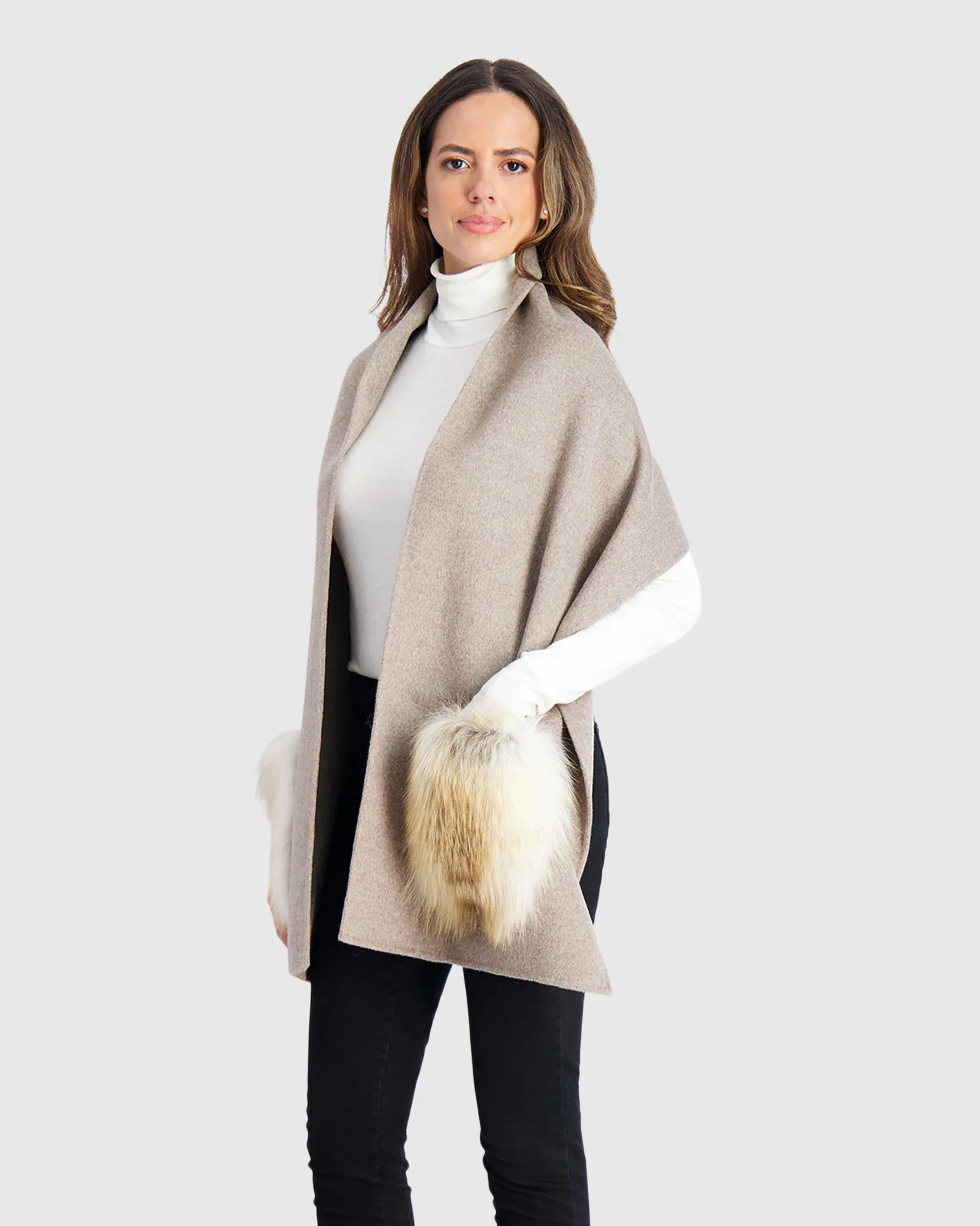 WOOL STOLE WITH GOLDEN ISLAND FOX FUR PATCH POCKETS - Image 2